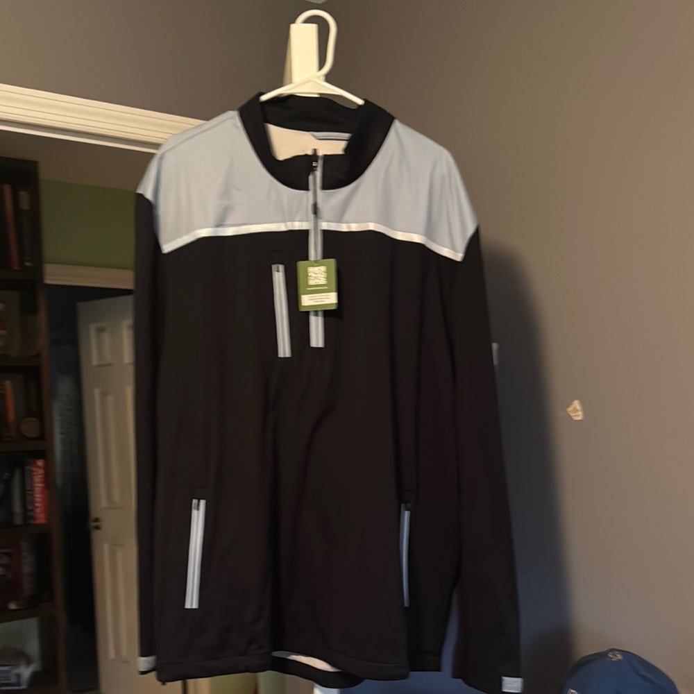 Men's Black and Gray Jacket